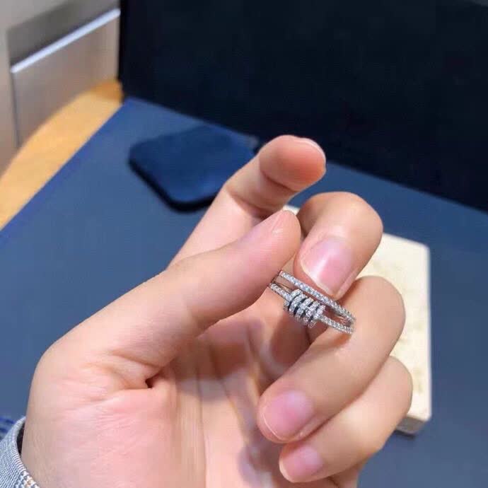 APM Monaco Elegant Diamond Ring